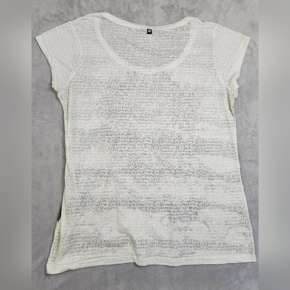 Apple Bottoms Graphic T-shirt - Picture 6 of 7